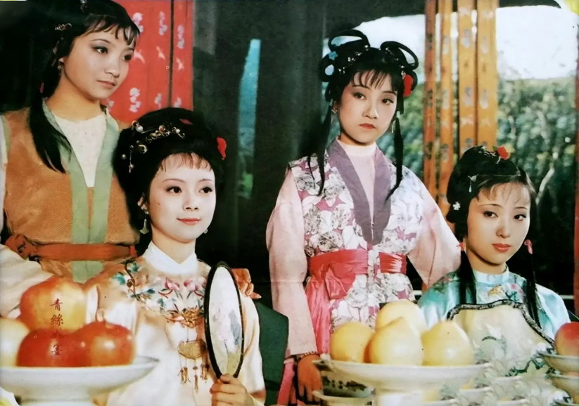 宝钗和黛玉所畏为何都是怕人说闲话她们出发点有什么不同