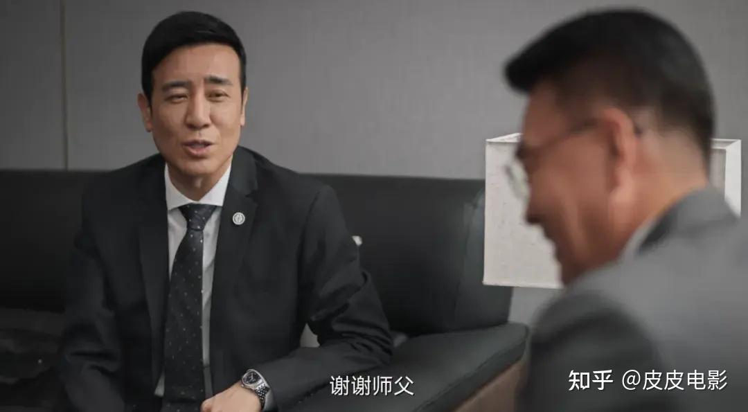 于和伟将赵辉身上这种处于人性灰色地带的特点,演得十分出彩.