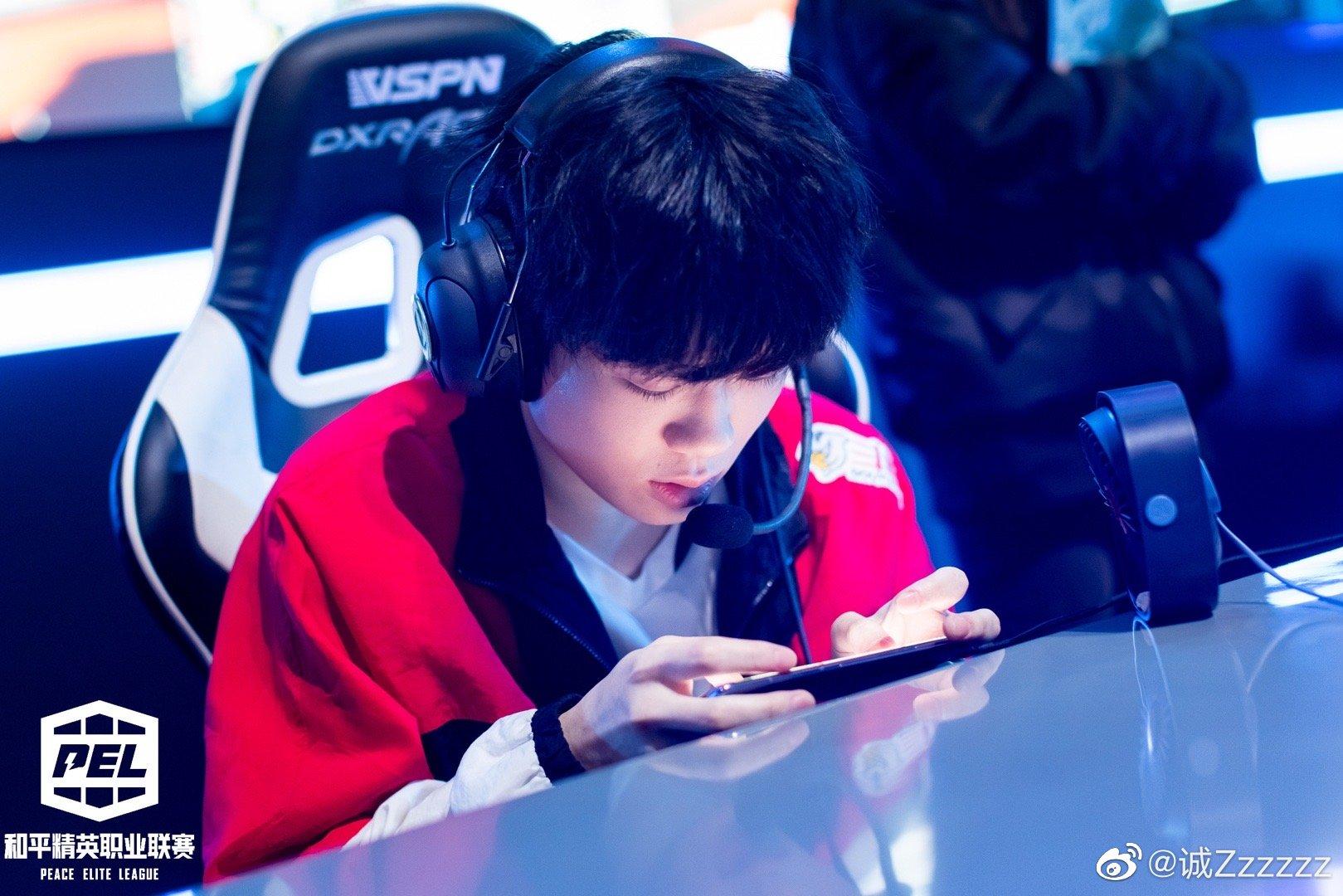 诚c披荆斩棘逐梦战场破釜沉舟重铸荣光