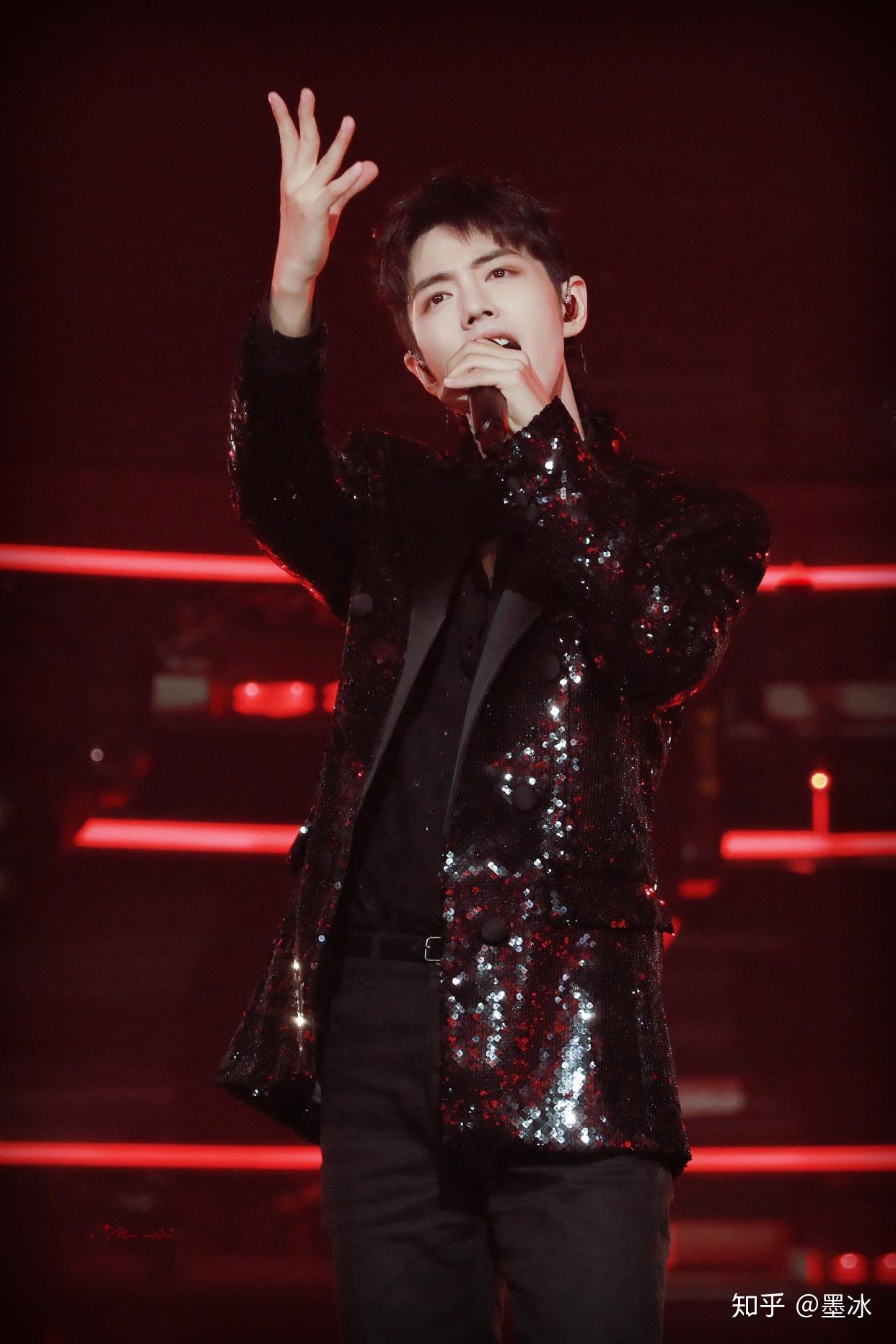 肖战跨年晚会全开麦小飞侠集体大赞唯一人怒怼路人看不下去