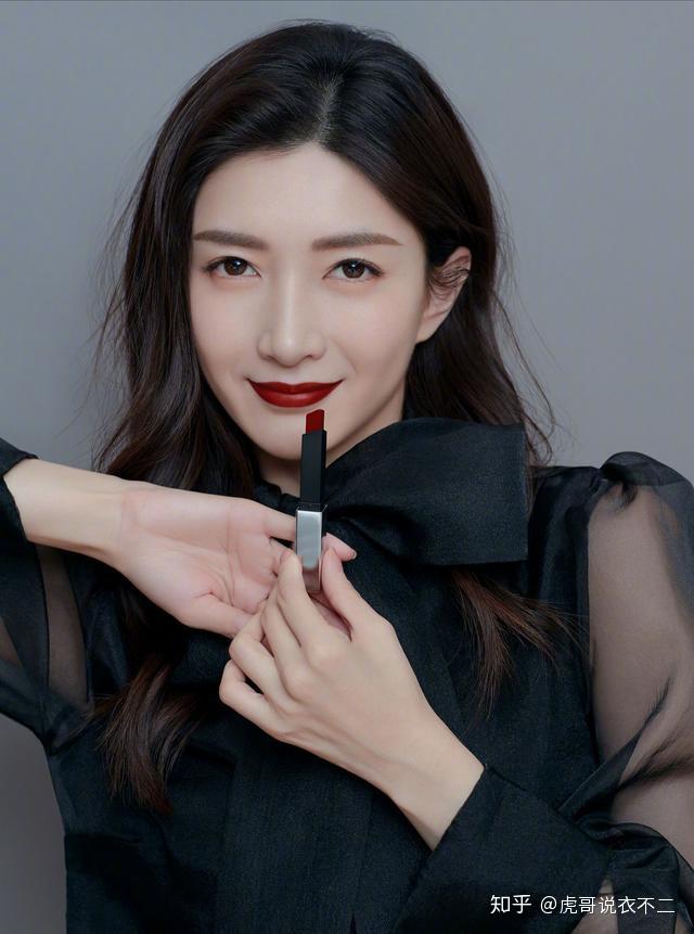 江疏影好魅惑,一身黑色薄纱上衣穿出性感韵味,复古红唇真迷人 - 知乎