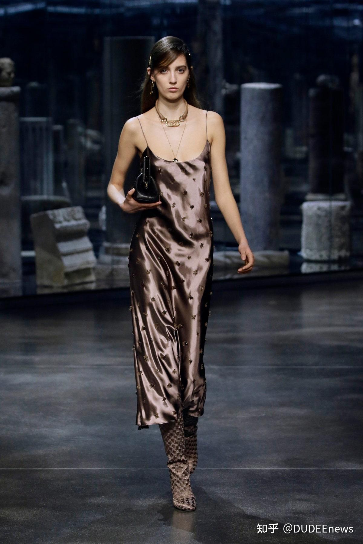 最新时装 v2-091f6d7166f95fa7e92fbb9dc9ed8cda_r.jpg