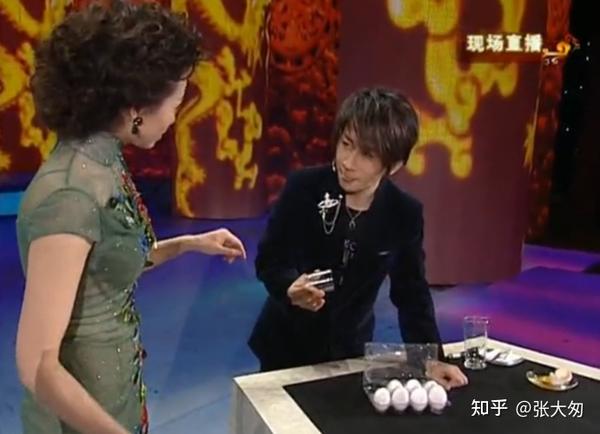 “春晚魔术师”刘谦的成名史，以及他消失并害怕上春晚的原因 - 知乎
