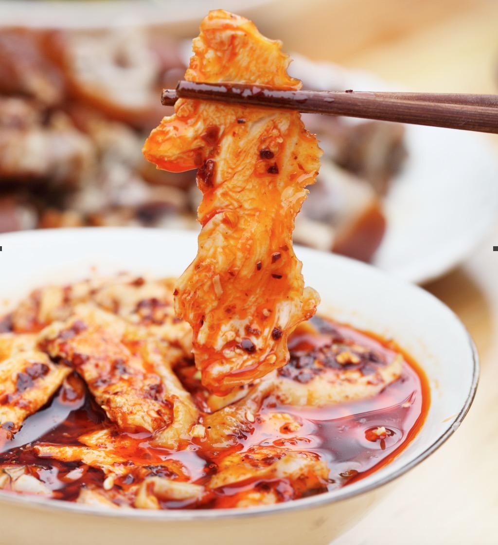 (对辣椒的认识深度,成都这个地方普遍较高.红油鸡片.