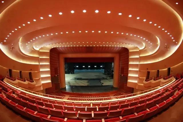 提前看看演出场地——敦煌大剧院在过去的这些天里,《丝路花雨》一直