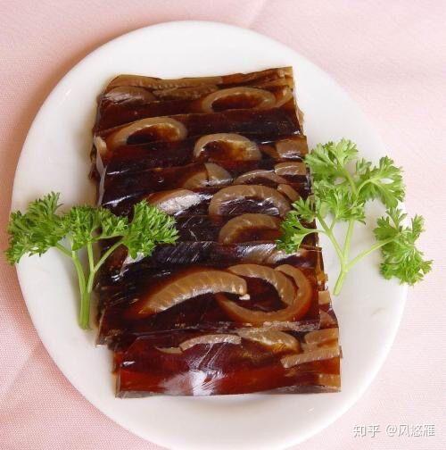 版的猪皮冻,肴肉的称呼是我们那里的叫法,在其他地方可能叫做"猪头冻"