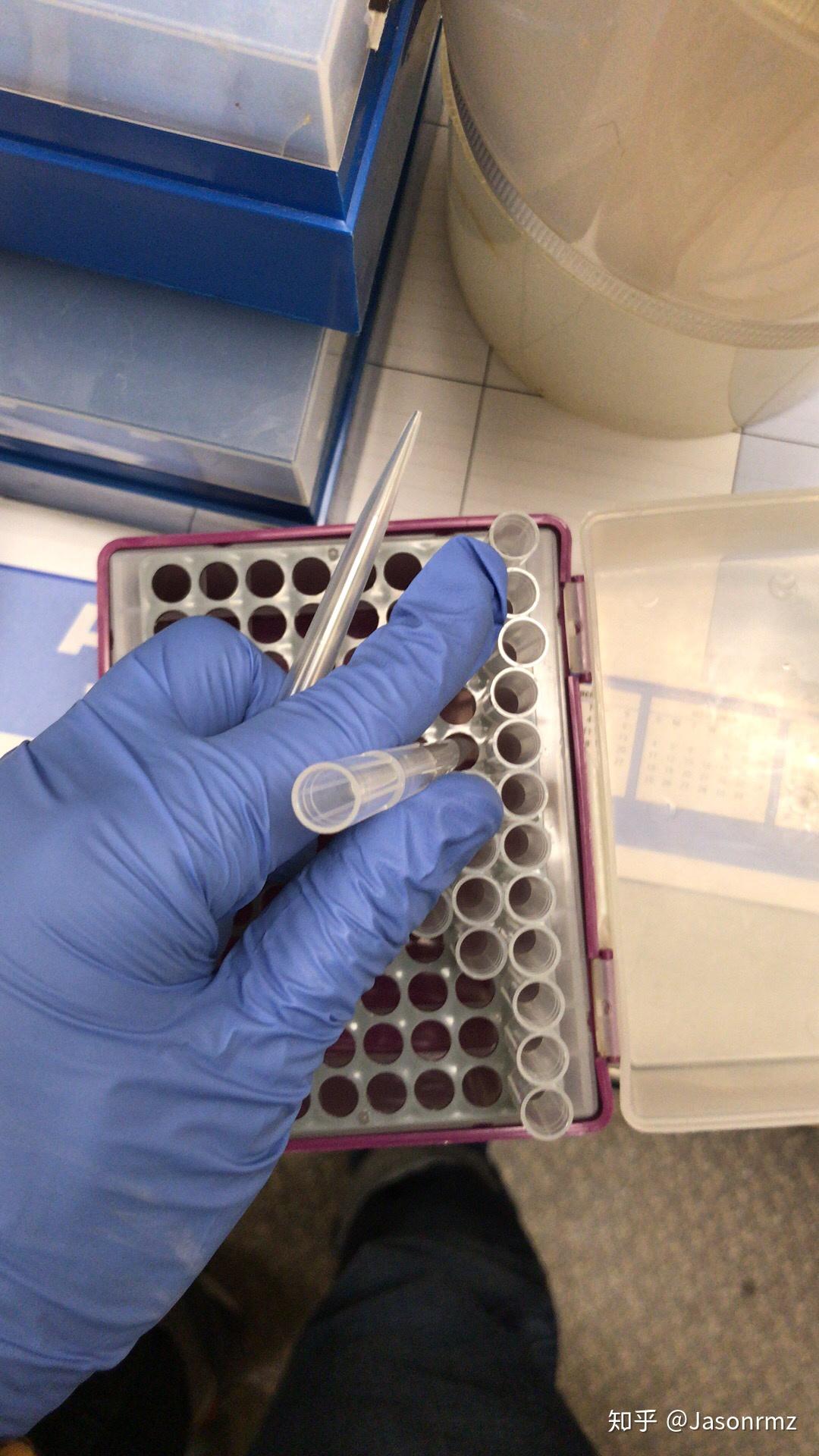 小时候的梦想是想当缉毒警察或是特种兵或是科