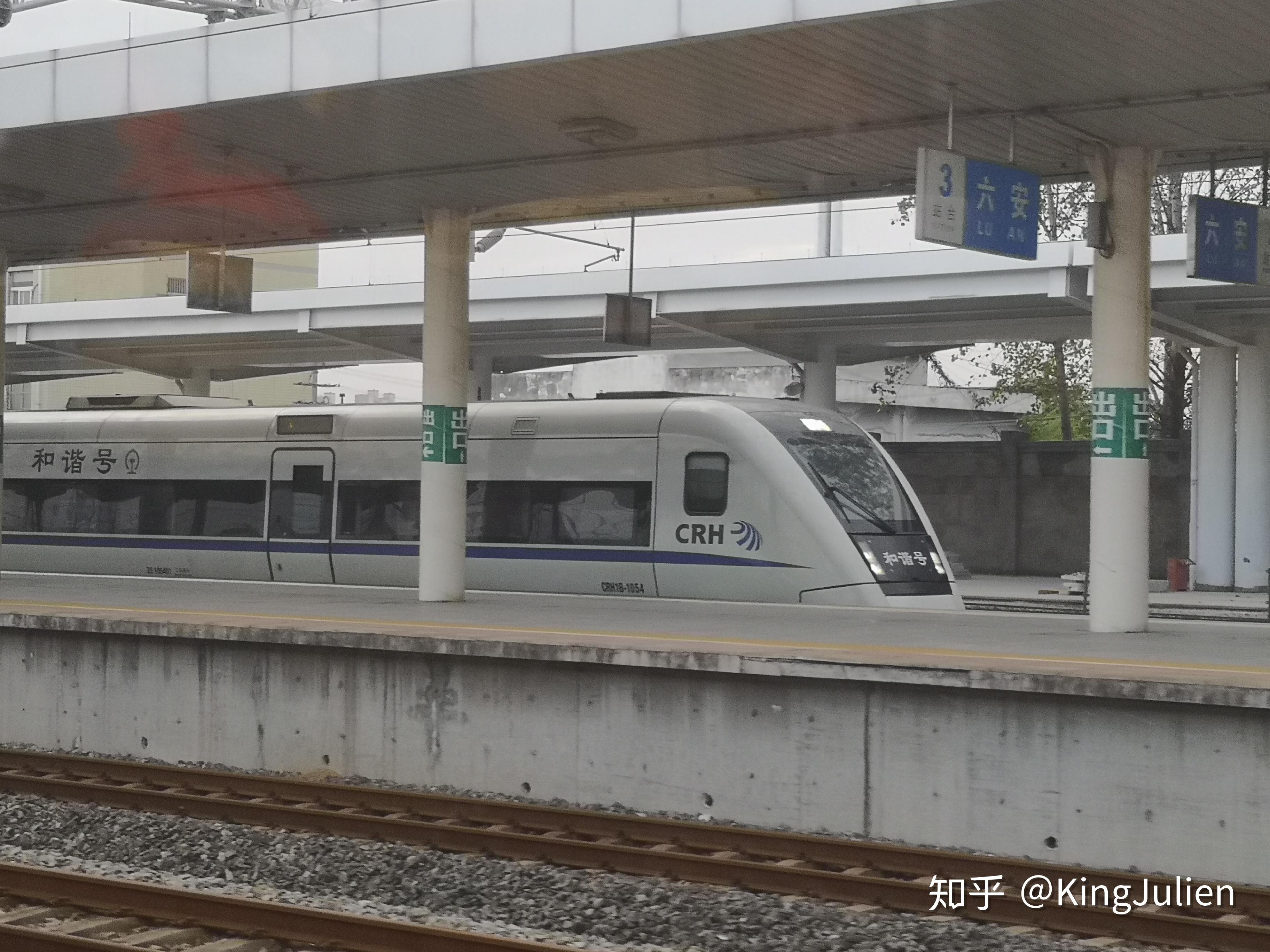 停靠隔壁站台面的crh1b,不出意外应该是d3070/67 汉口→上海虹桥,g