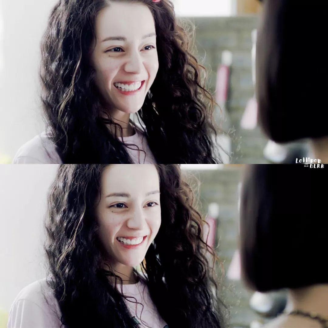 迪丽热巴在电视剧中的扮相也用了羊毛卷,虽说是刻意丑化,但f君觉得加