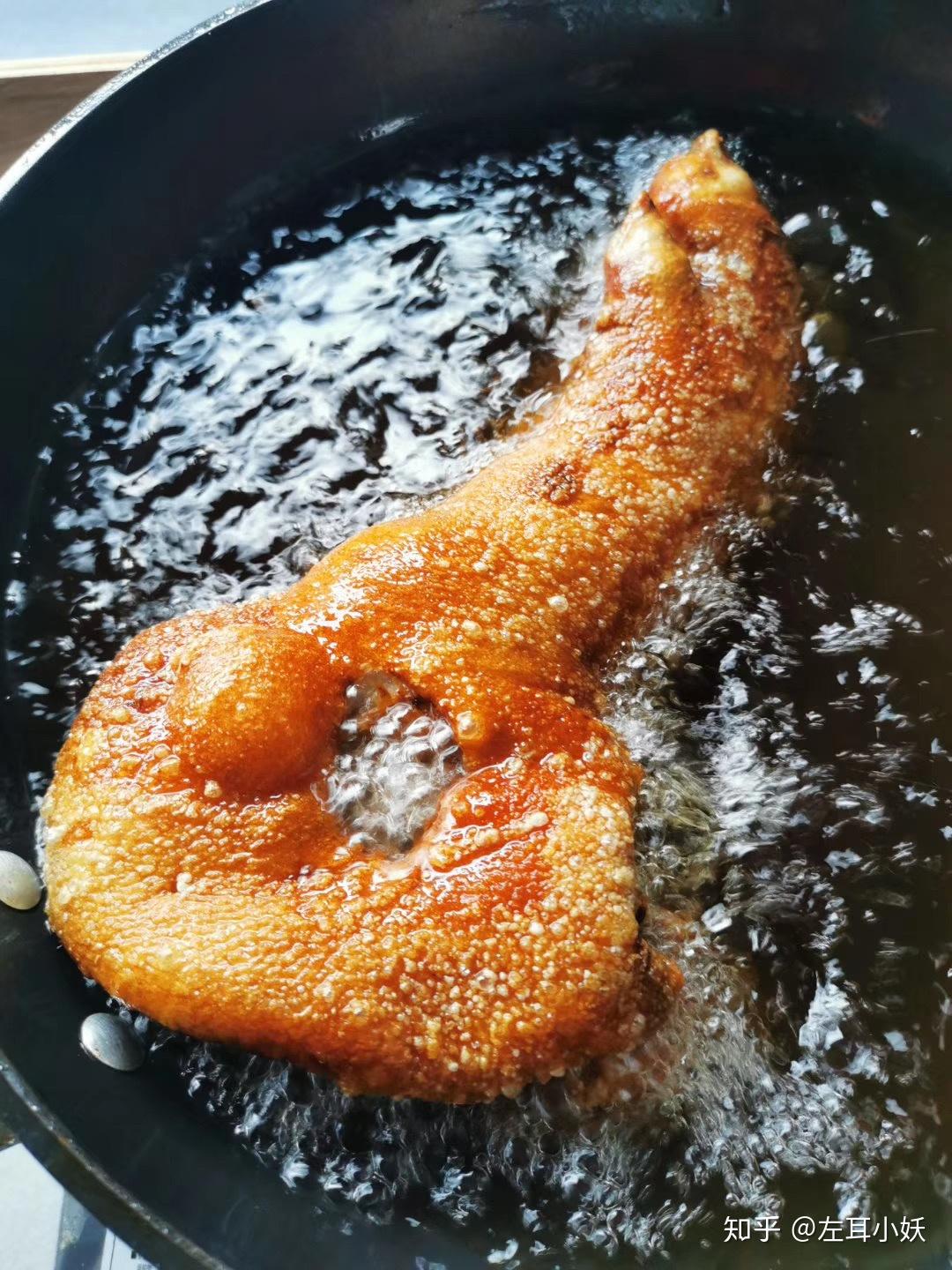 一碗螺蛳粉的绝佳配料全程解密广西脆皮猪脚的做法和流程