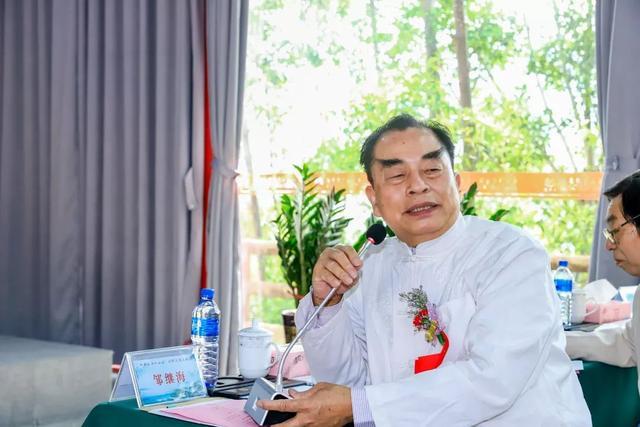 对于这次征联活动,广东楹联学会会长,"观音山上观山水"出句人邹继海