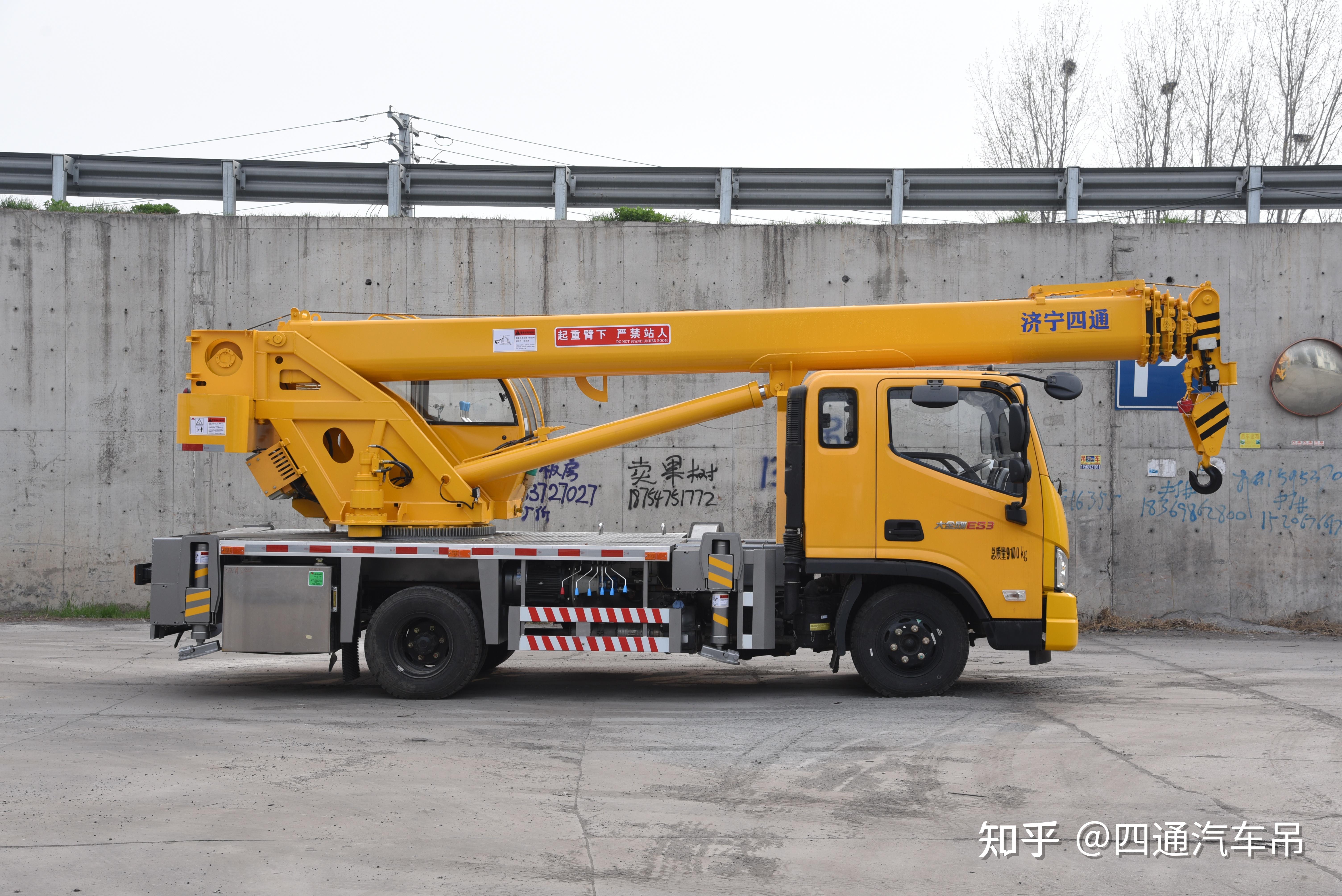 8吨汽车吊福田底盘8吨小型吊车农村建房起重机