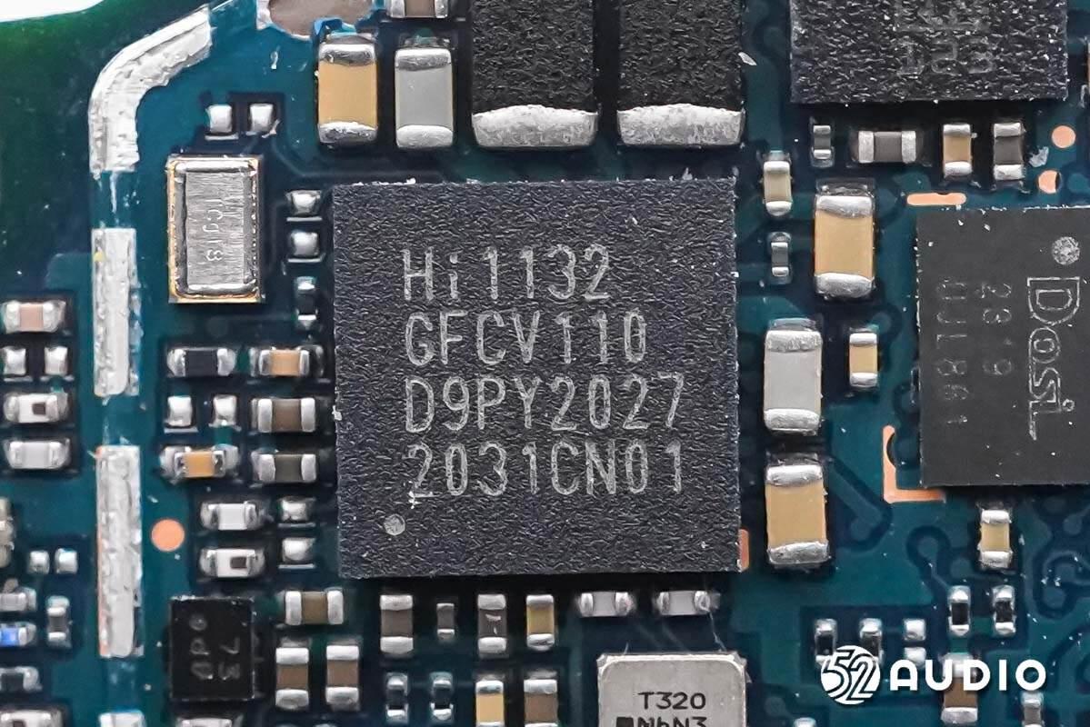 卸掉螺丝,打开背部盖板,腔体内部排线通过btb连接器连接.