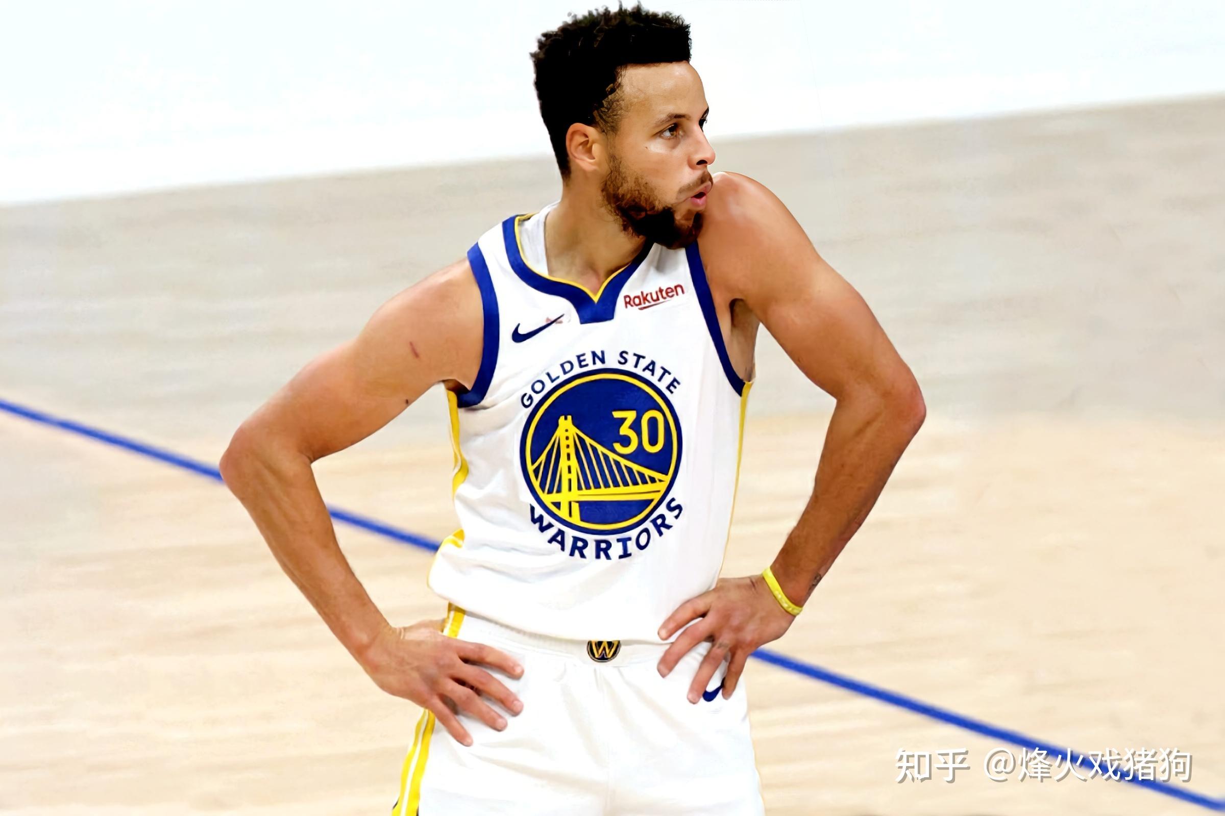 21-22赛季:场均25.4分,库里带队重返西部前三(53胜29负)
