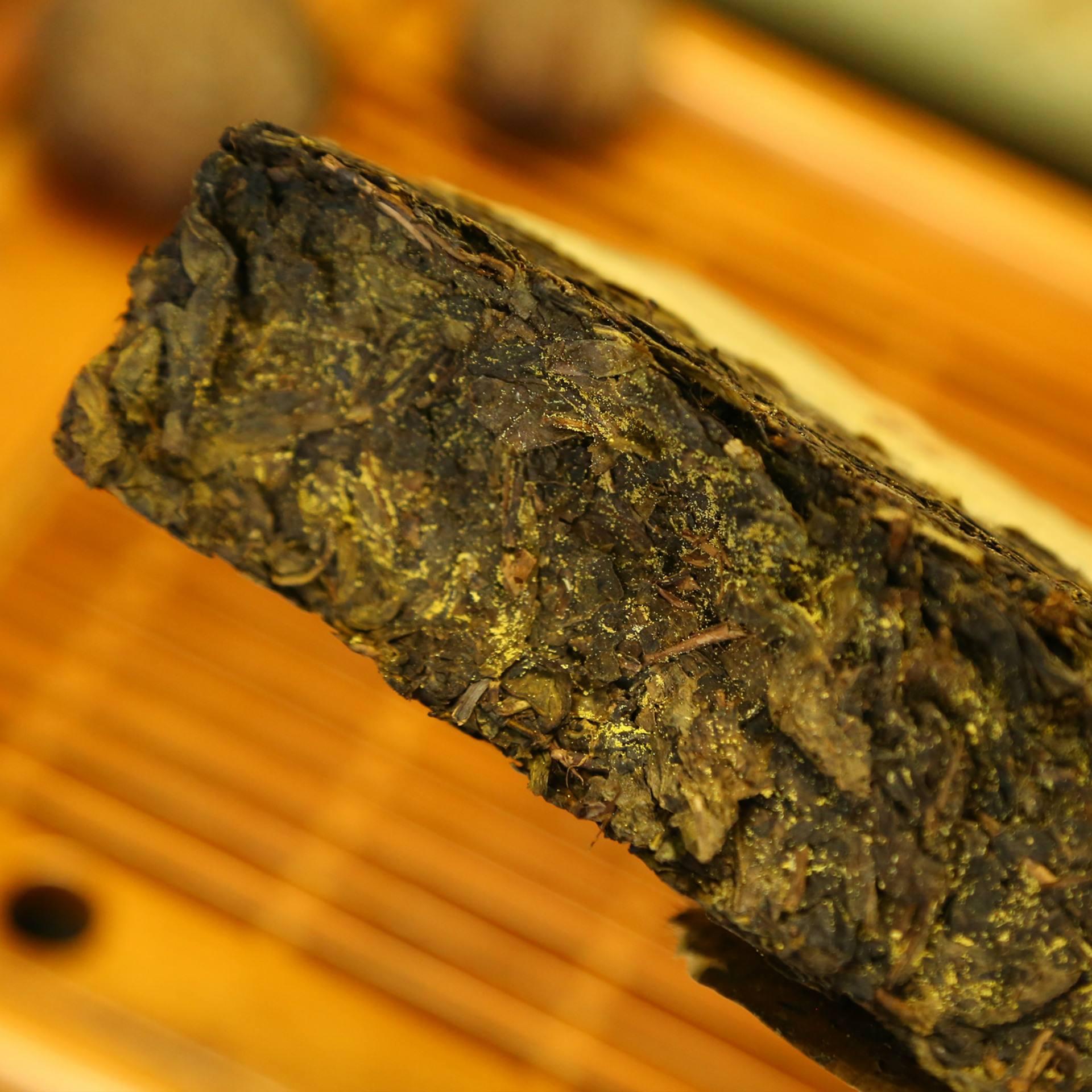 茯茶出现这种"金花"千万别丢掉,这才是茯茶的精华!