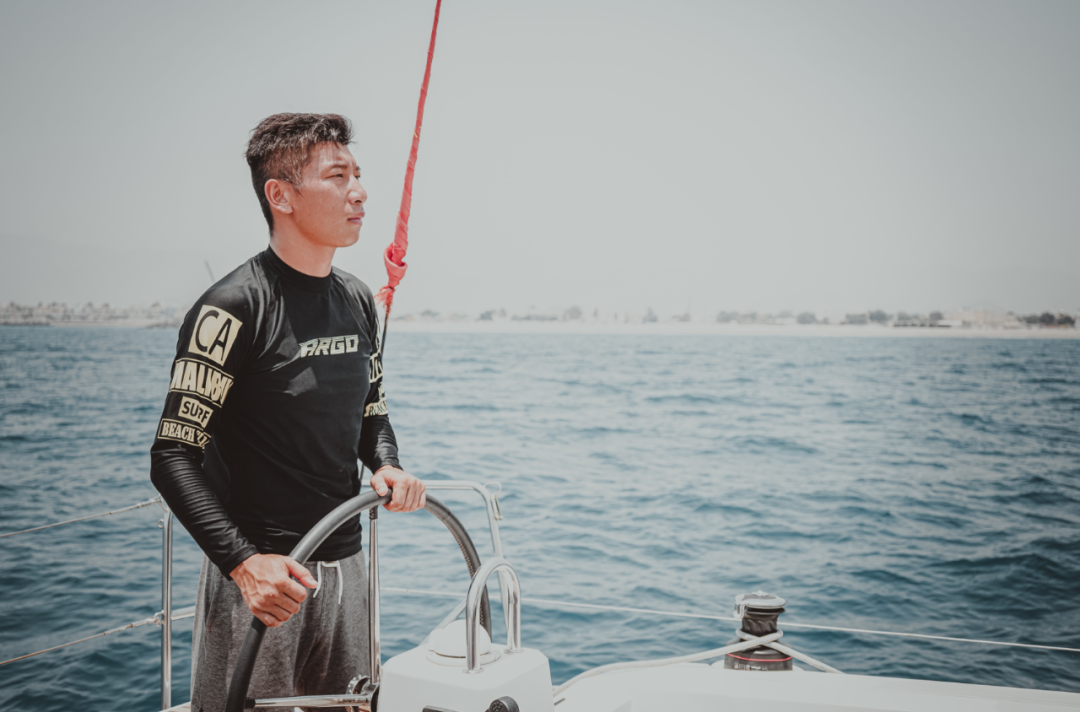 韩船长,本名韩啸,四川成都人.