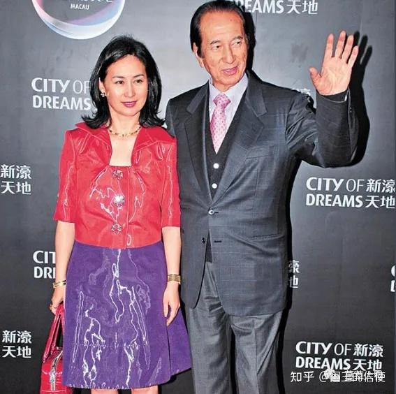 61岁何超琼:身价远超赌王父亲,低调内敛,气质高贵,尽显大家姐风范