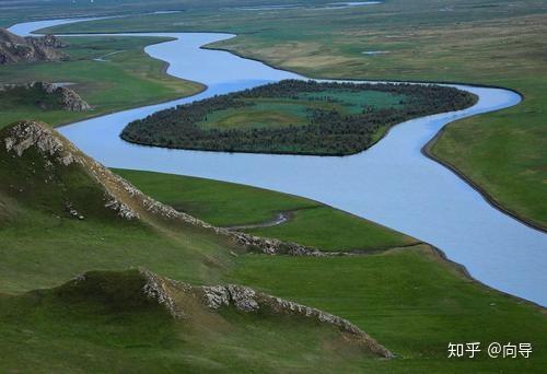 河道分叉又汇集,分叉的两条河道是并联的.