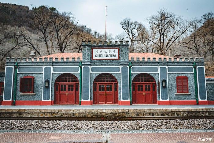 蓝蓝的天空下有,湛蓝的d80,还有青龙山火车站,樱花,美女!