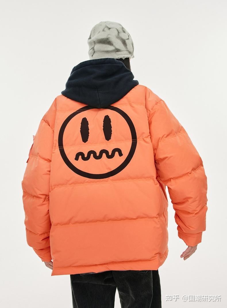 填充物:白鸭绒含绒量:90�aster这款羽绒服采用经