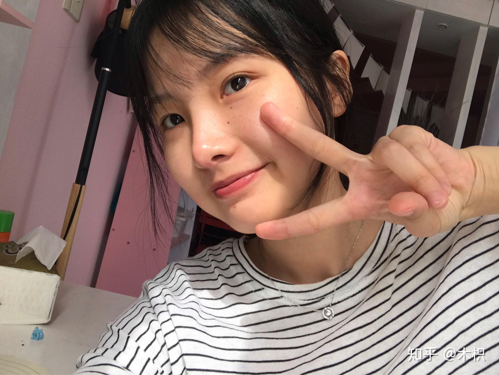 怎么看待发相机自拍原图的女生? - 知乎