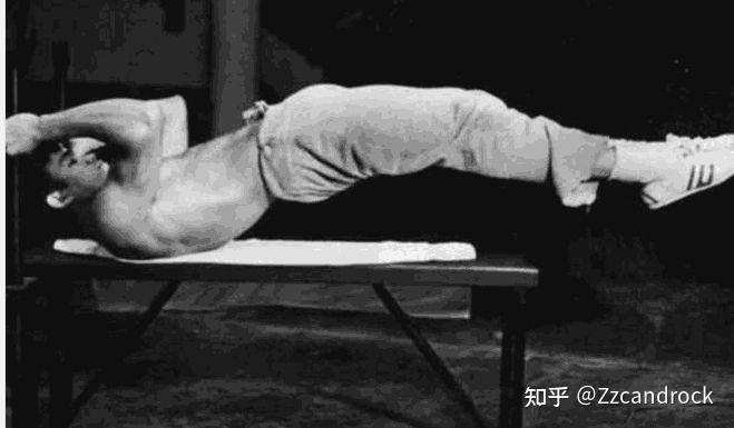 ②李小龙的"二指禅",听说一指禅的倒是很多,但几乎都做不到,李小龙是