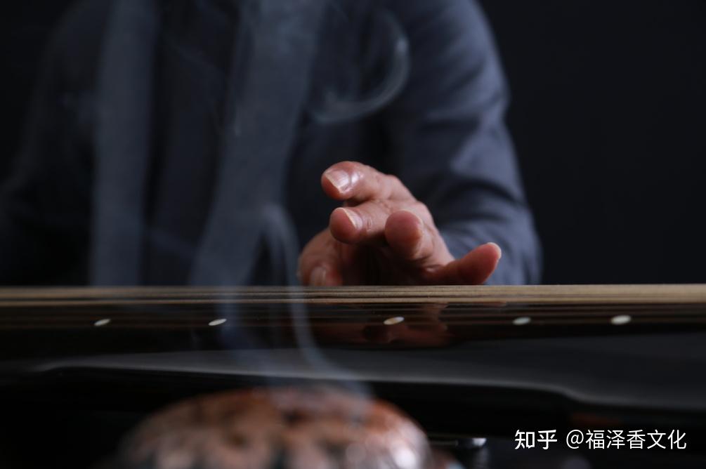 焚香抚琴古韵风雅