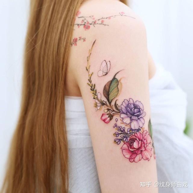精致唯美的女生花卉纹身图案欣赏