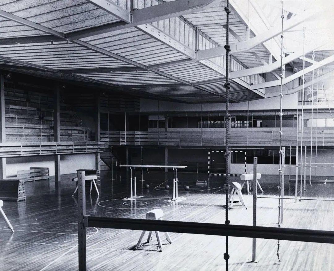 西班牙建筑图集15 | 亚历杭德罗·德拉索塔 (Alejandro de la Sota)：环境塑造行为 - 知乎