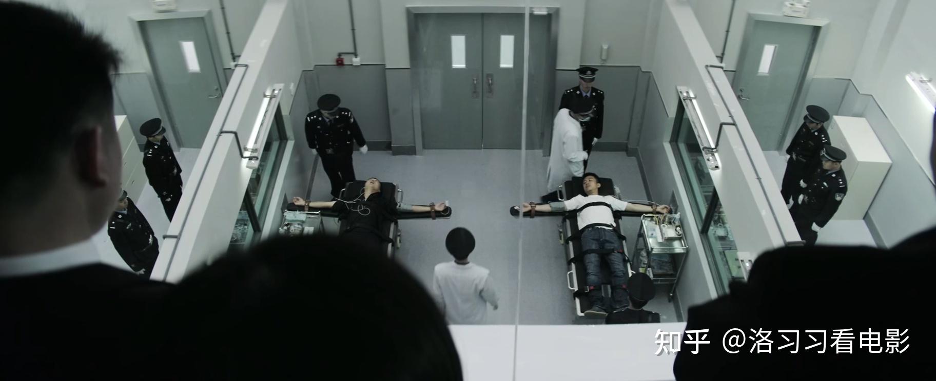 警察发现时尸体都已经臭了,尸水满地,满屋的蛆在爬