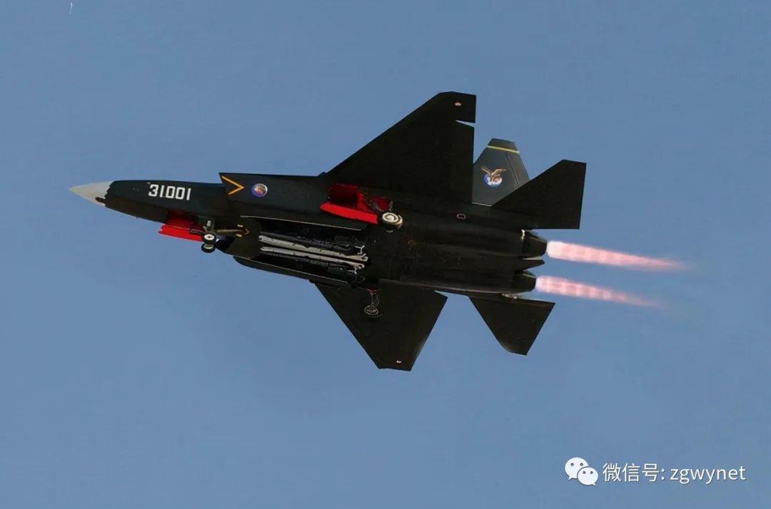 我国的歼18系列很有可能是双发重型的隐身舰载机