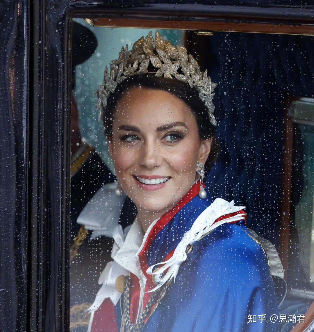 查尔斯加冕礼前夕 凯特王妃现身街头与民众互动-搜狐大视野-搜狐新闻