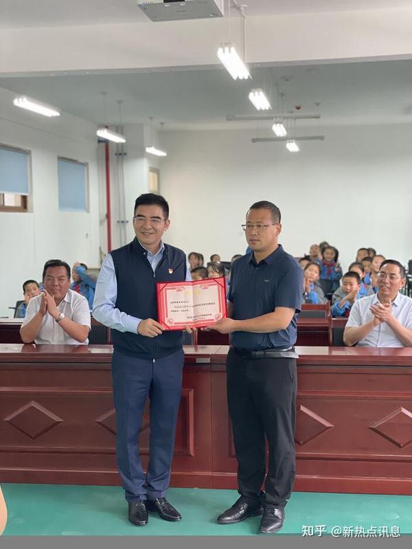 全国道德模范 著名慈善家陈光标被聘为马栏齐心学校名誉校长 知乎