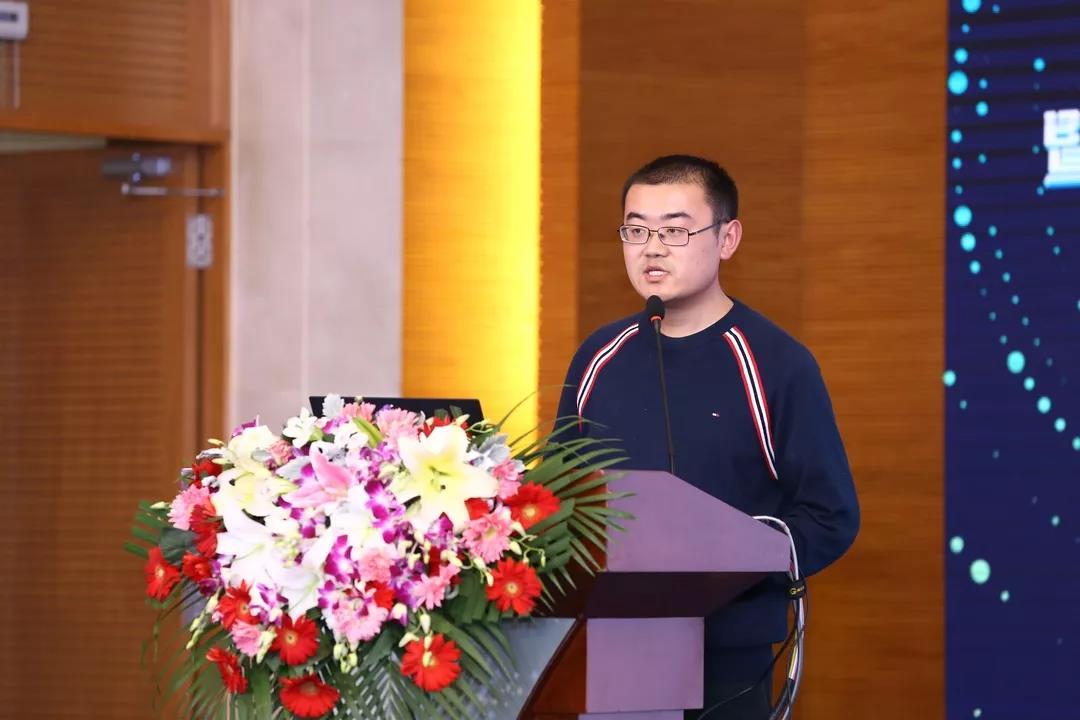 他们分别是:北京大学特聘研究员朱占星,北京大学助理研究员章斯鑫