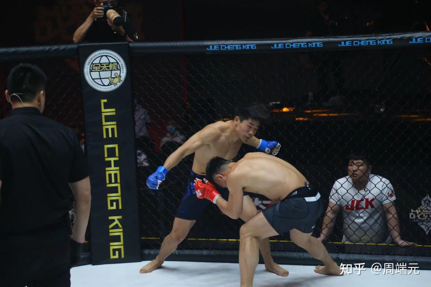 MMA擂台上各种降服大招,裸绞被称为是最实用的降服技 - 知乎