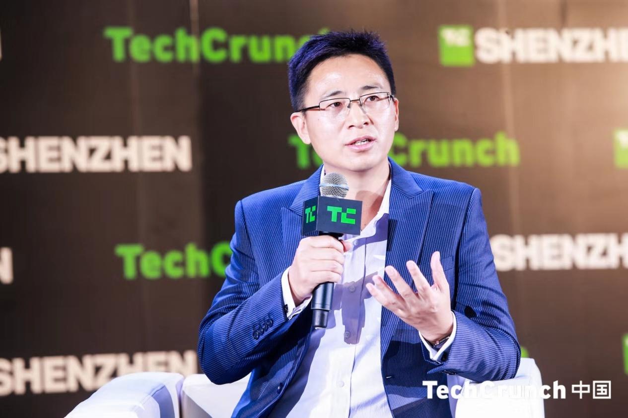 我们邀请到了深圳市南山区科技创新局副局长郑长华,qq音乐总经理胡琛