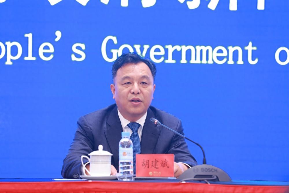 胡建斌:全面推进广东高质量发展与生态保护