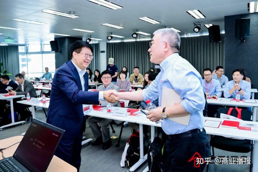 中欧国际工商学院震坤行教研基地揭牌成立