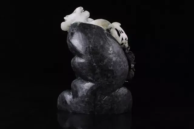 黑色独山玉,设计感十足花独玉花独玉有两种或以上颜色分布,有半数以上