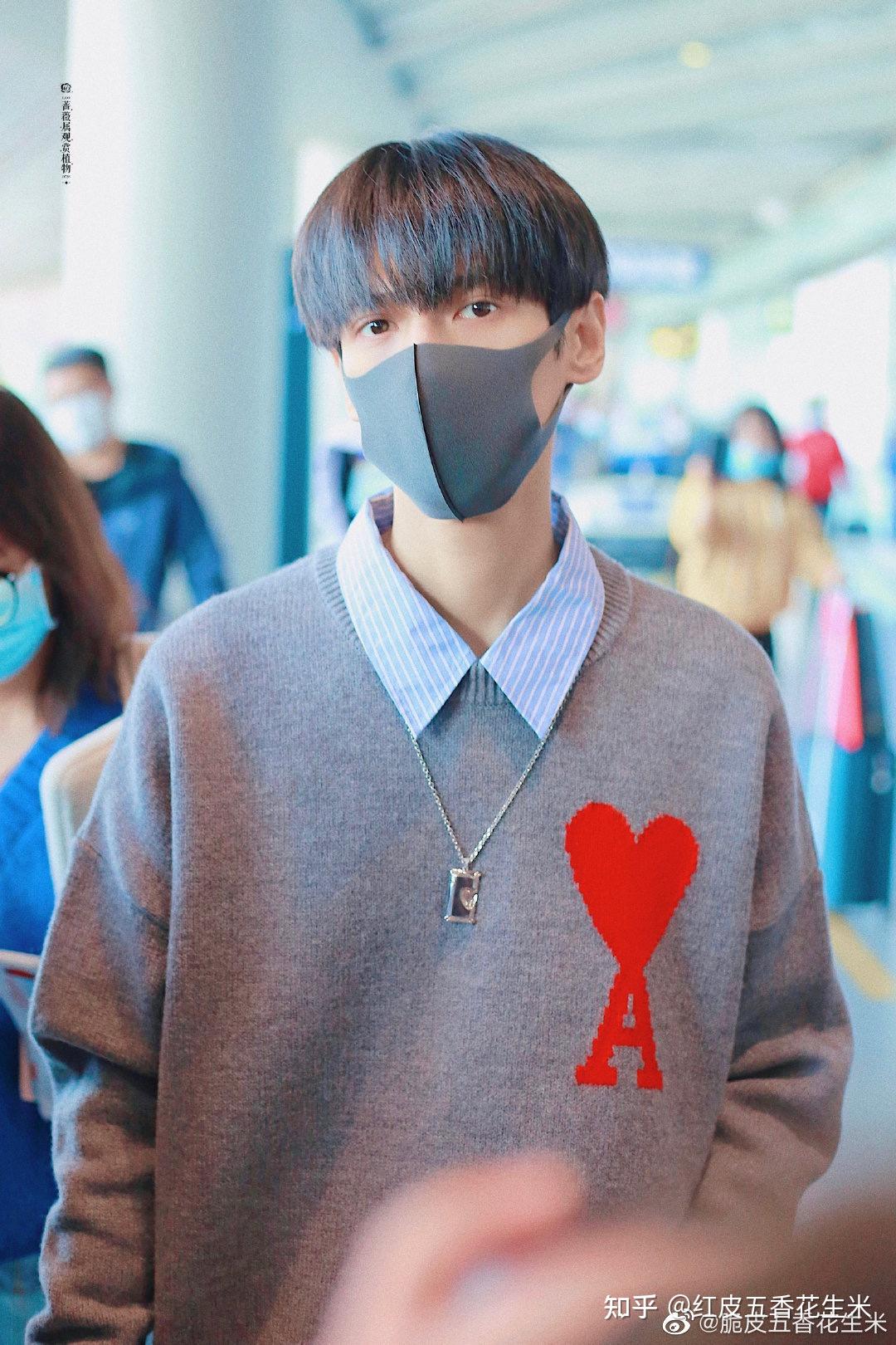 2020102502云离京戴的02ucompleteme项链