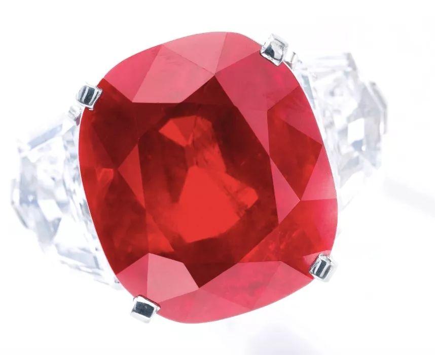 目前地球上已知有3000多种矿物,仅有100多种可作为宝石,如金刚石(钻石