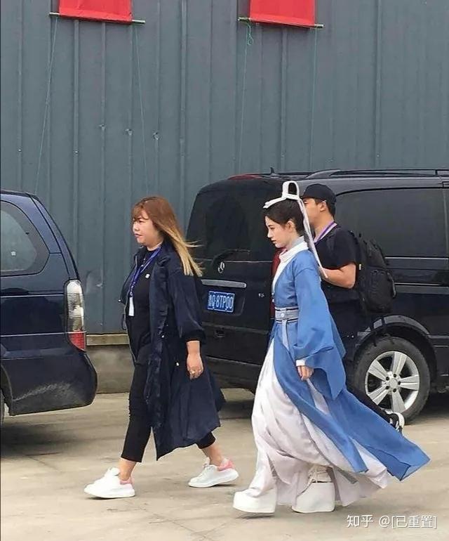 易烊千玺身高多高呀 v2-0bbd847581840accb3f022af2885821a_r.jpg