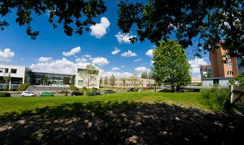 高考后如何选一所环境好,清净,人少,适合学习的国外大学?