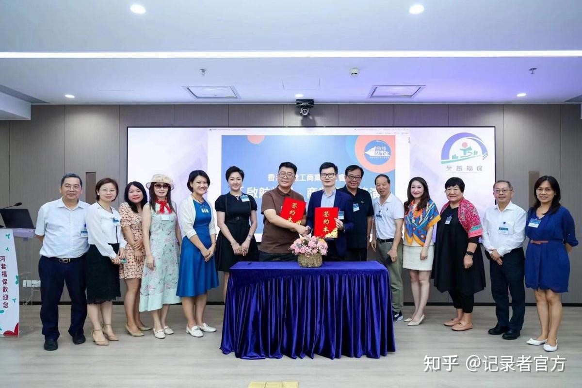 促进合作： AI 工具和创意工作者可以合作创建新的内容和体验，利用彼此的优势。(促进合作英语)