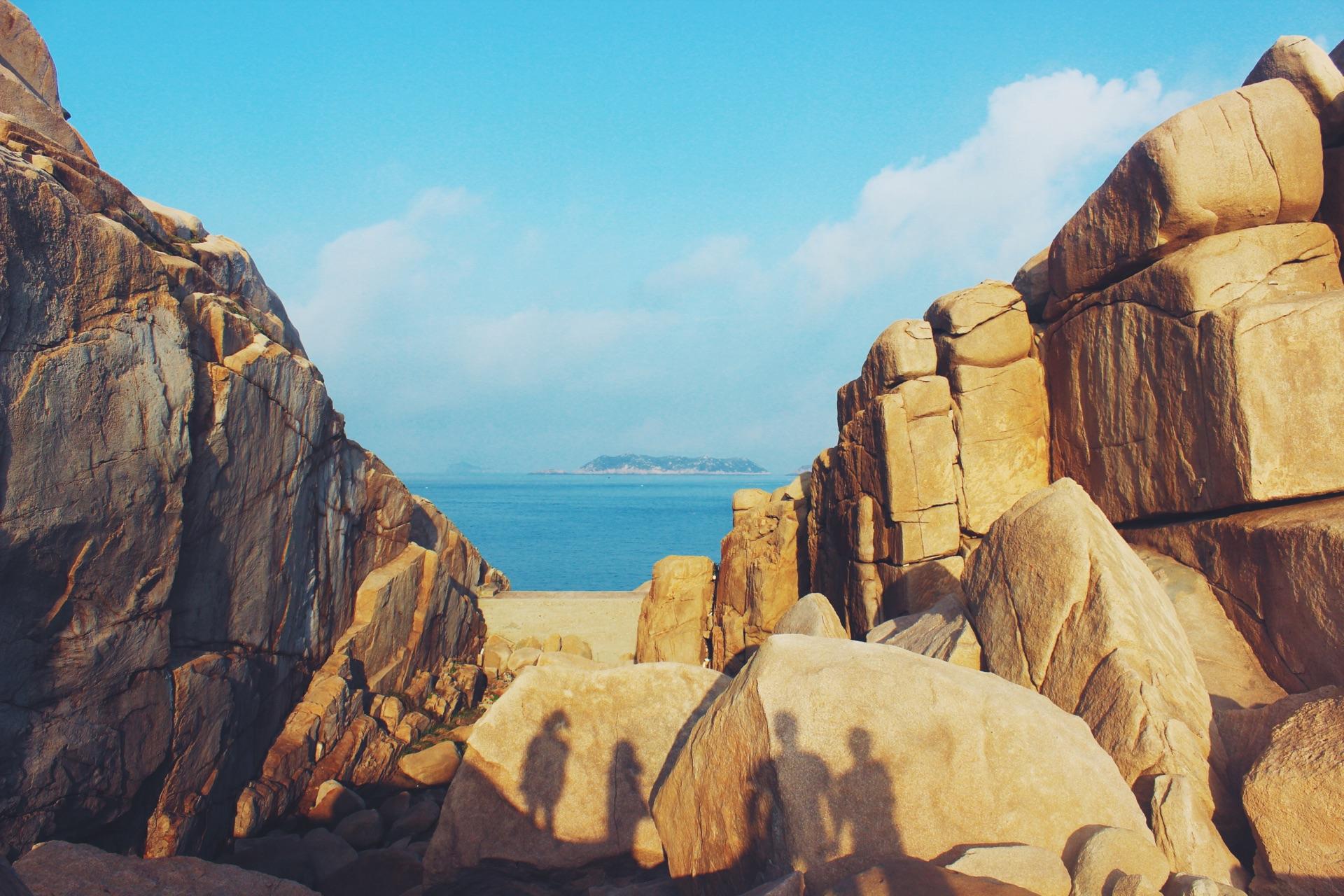 天气好热,衣服湿了一遍又一遍,待我们出景区时,旅游团一波一波进景区