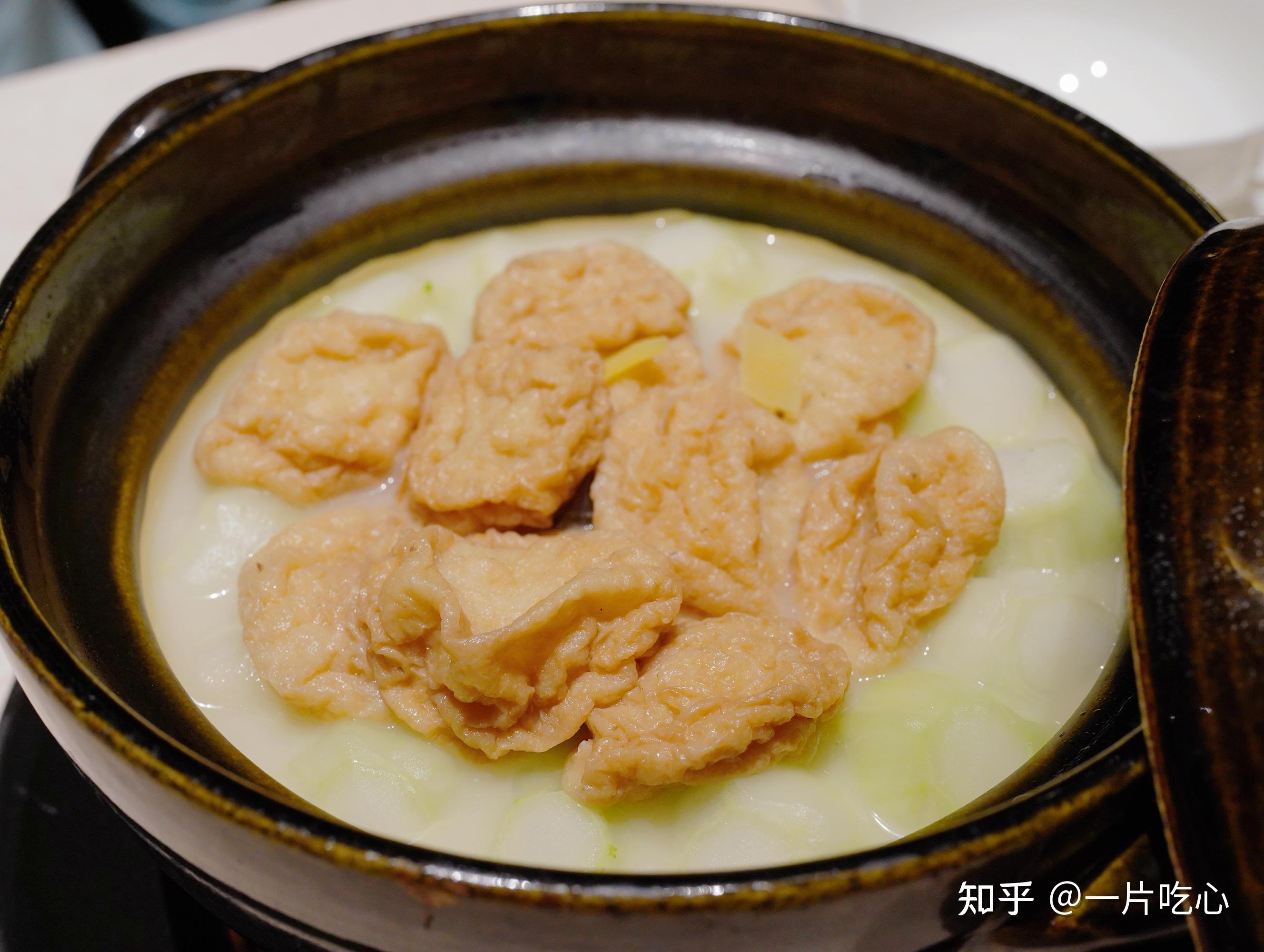 将传统的广州沙河粉改为顺德陈村粉,店里自制的米粉光洁又滑爽,薄