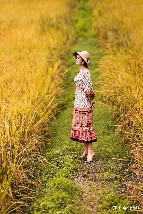女生如何在稻田里拍气质美照以7张图为你讲解照着拍不会错