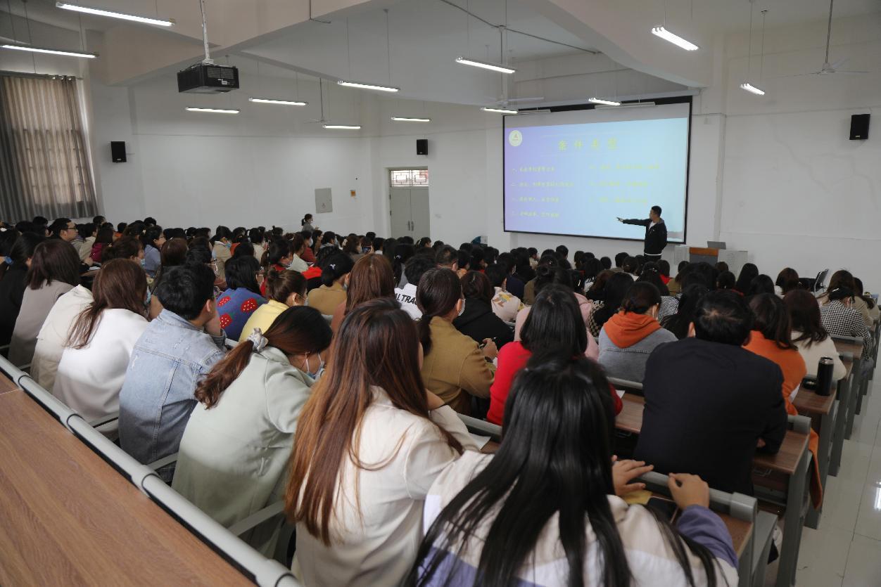 法制宣传少林延鲁武术学校开展法制报告会