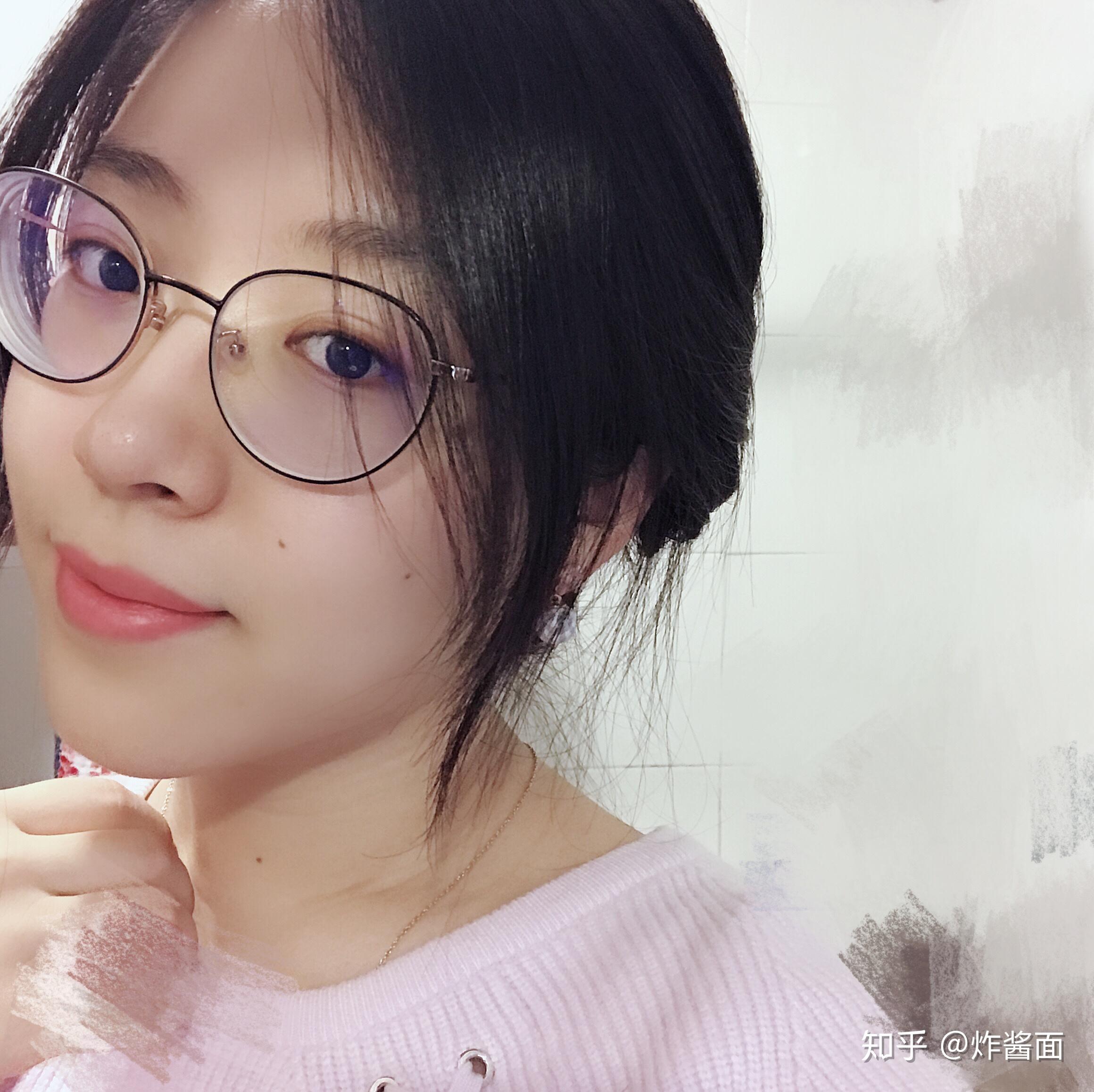 戴眼镜的女孩怎样自拍好看? - 知乎