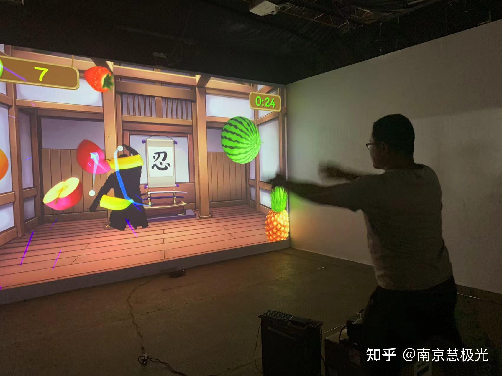 体感ar大屏互动切水果踢足球保龄球比赛游戏可定制